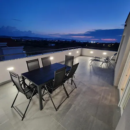 Elena 公寓 比比涅